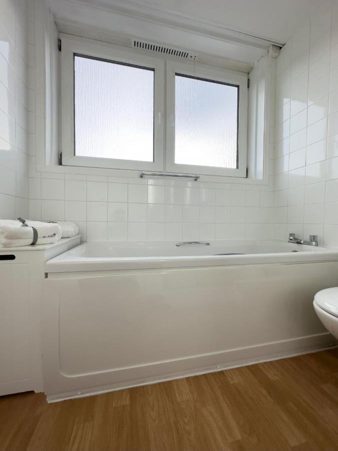 Scandi Style Apartment With Stunning Views リンリスゴー エクステリア 写真